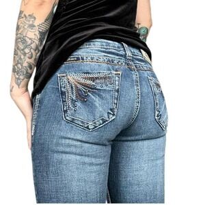 ADIKTD Womens Size 6 Low Rise Rose Detail Capri Pant embroidered back pockets